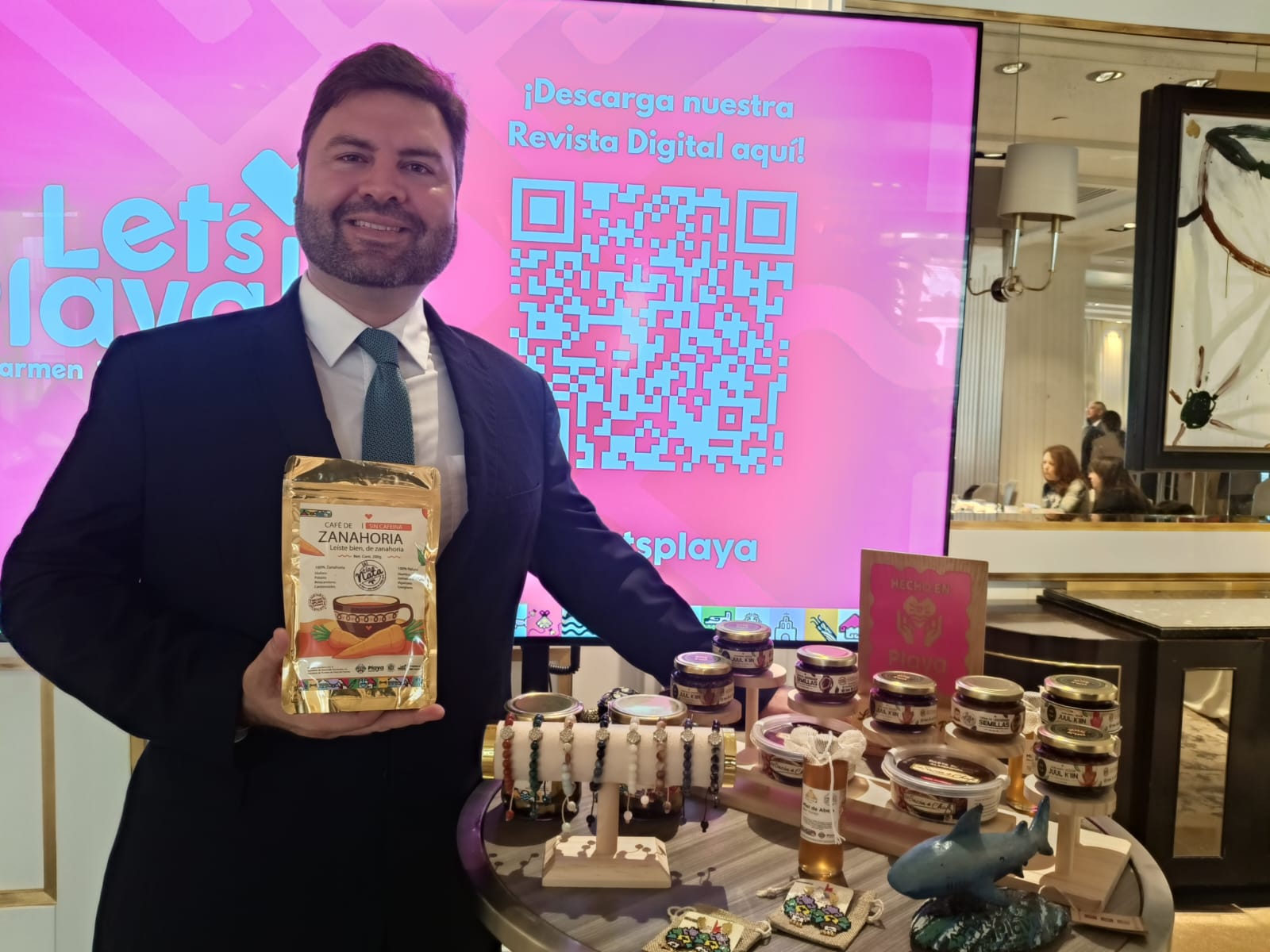 Muestran productos de emprendedores playenses en Fitur 2026